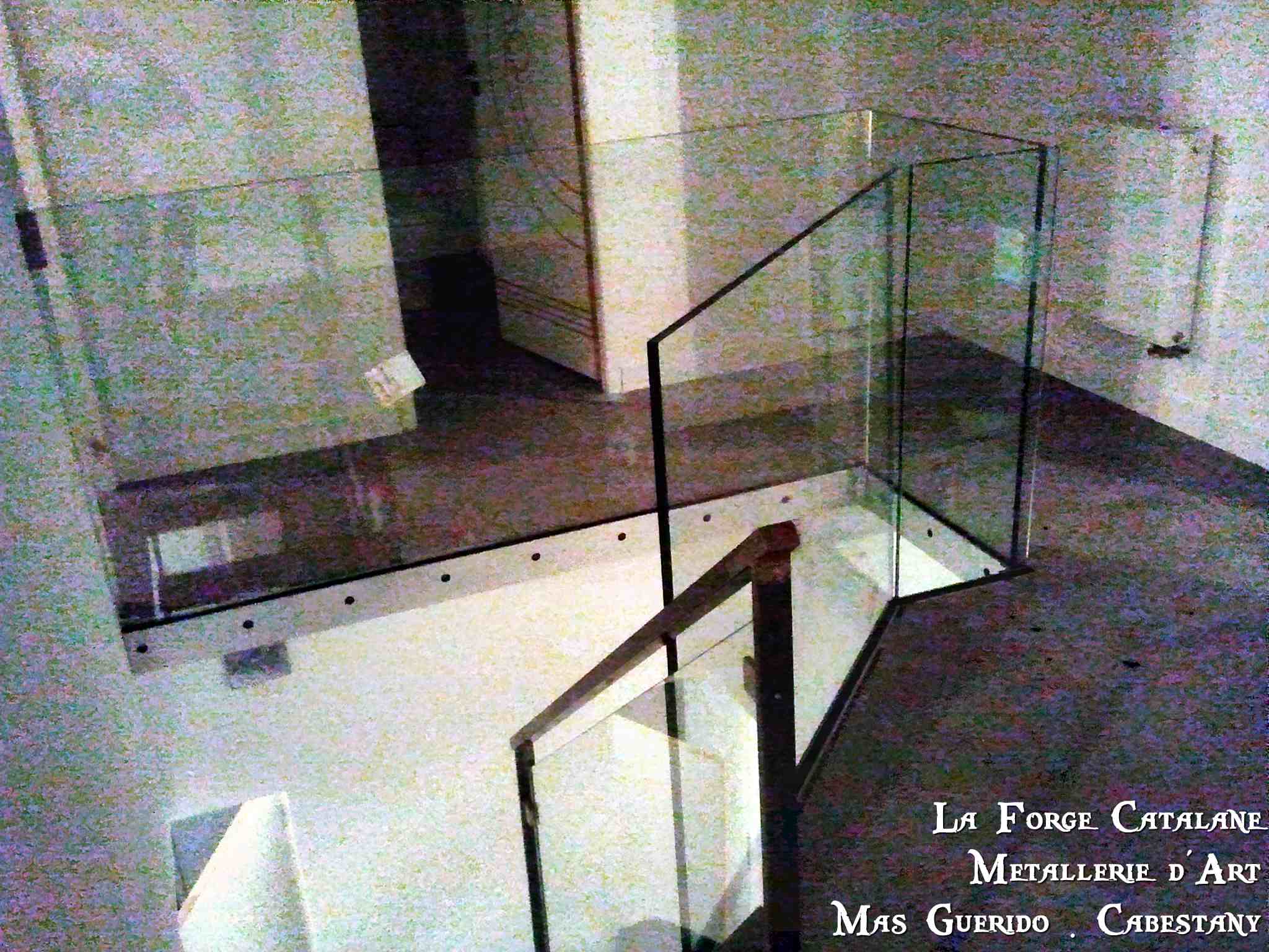 Garde corps verre sans ossature forge catalane.jpg